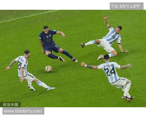 埃托奥与姆巴佩的传奇对决:足球历史上的两代巨星之争 埃托奥与姆巴佩的传奇对决:足球历史上的两代巨星之争